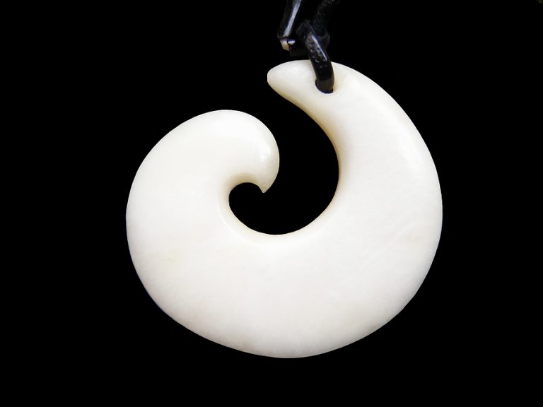 6-Customer-Methods-for-Picking-Out-a-Quality-Bone-Carving-Necklace